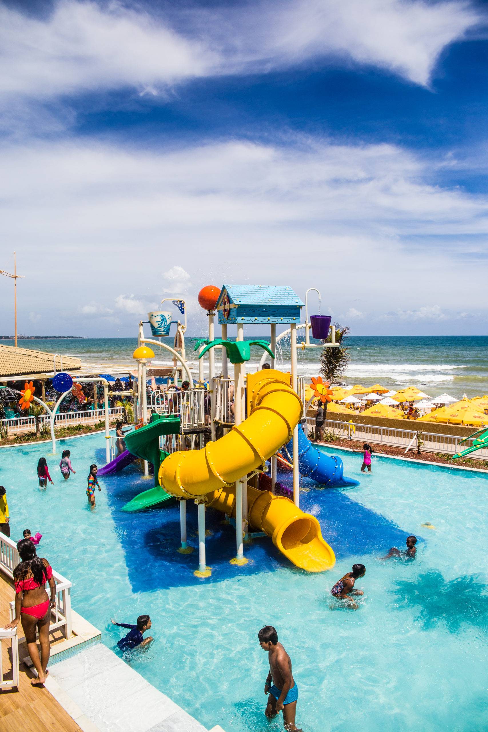 Parque aquático em Salvador: onde se refrescar além das praias